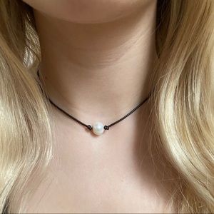 single pearl choker necklace
